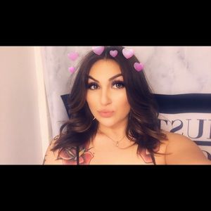 Meet your Posher, Adrianna